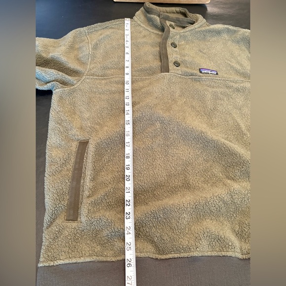 Patagonia Forest Green Fleece Jacket size Large w/ Three Button Closure. - Picture 12 of 13